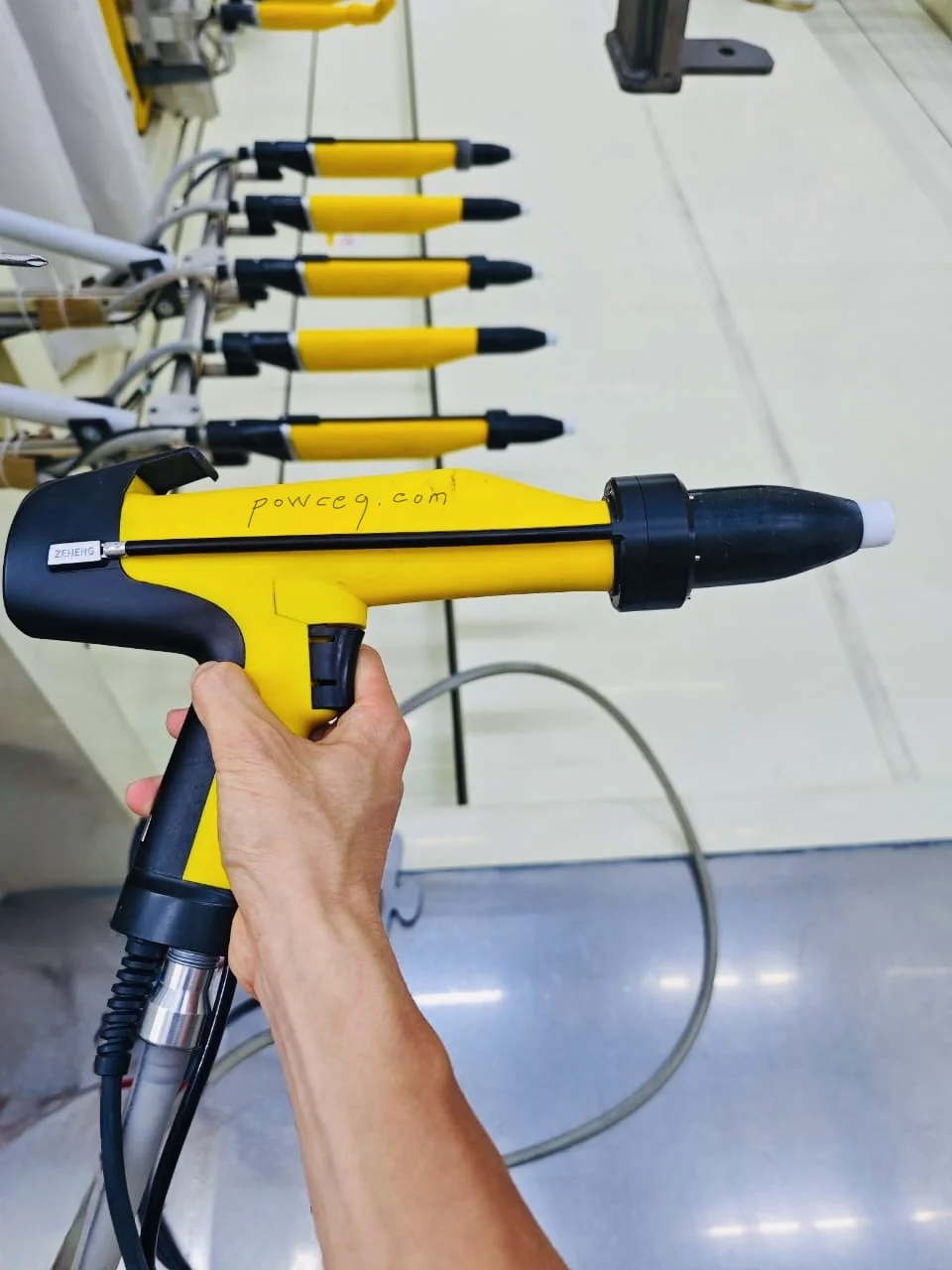 Powder coating system with control panel Industrial powder coating gun with control panel and feed system